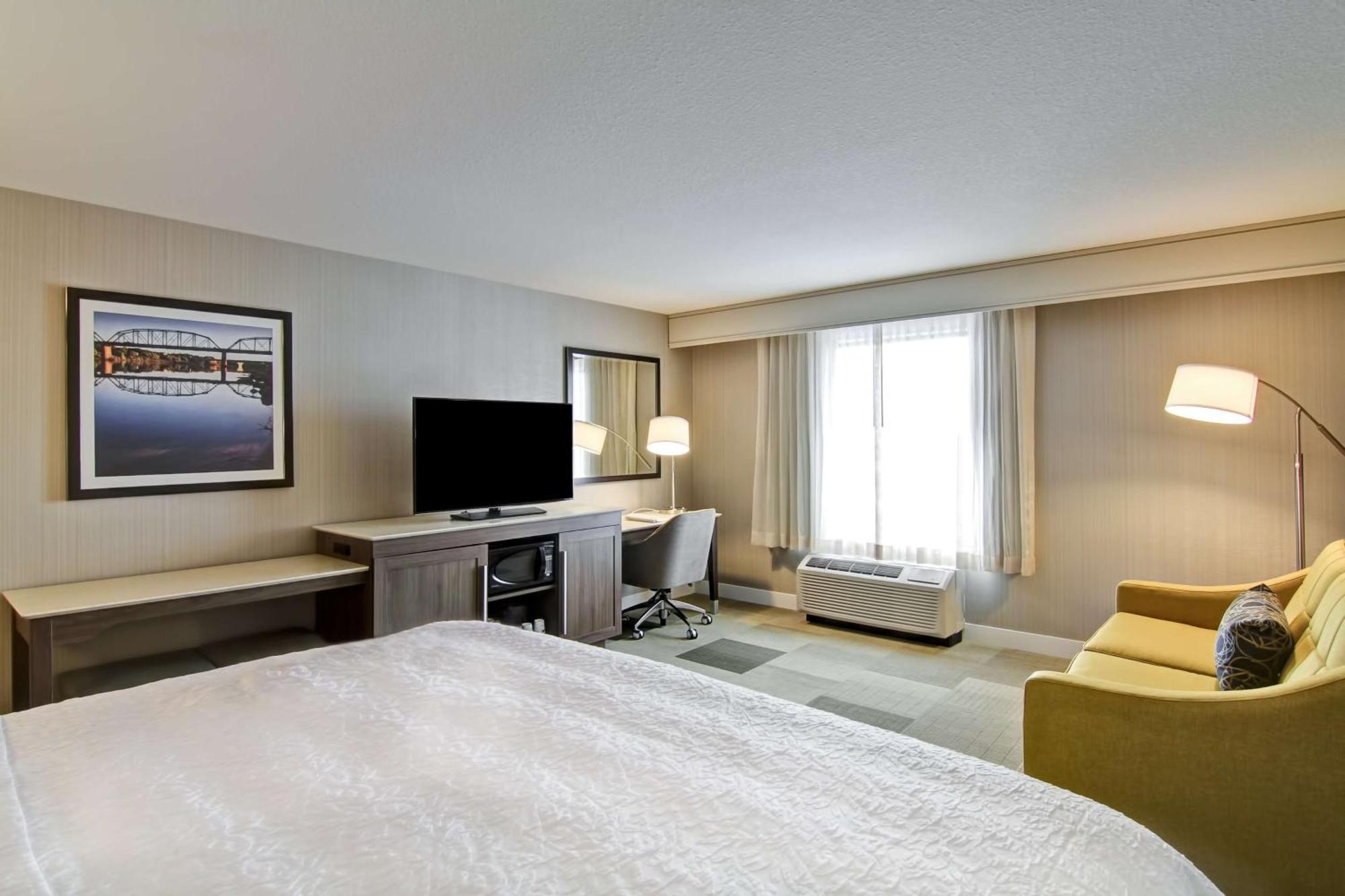 Hampton Inn & Suites By Hilton Saskatoon Airport Экстерьер фото
