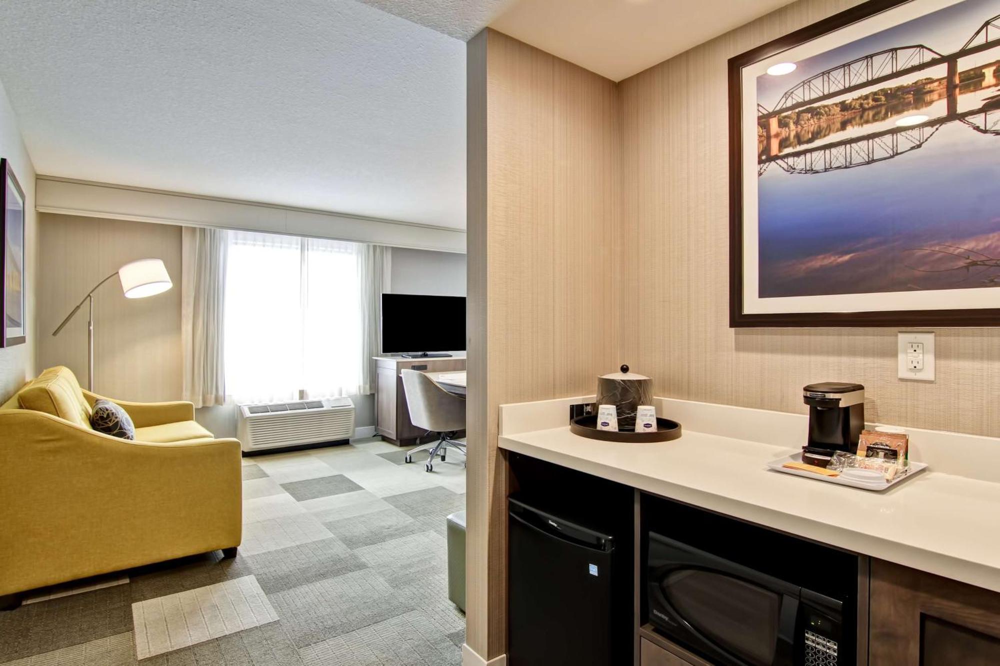 Hampton Inn & Suites By Hilton Saskatoon Airport Экстерьер фото