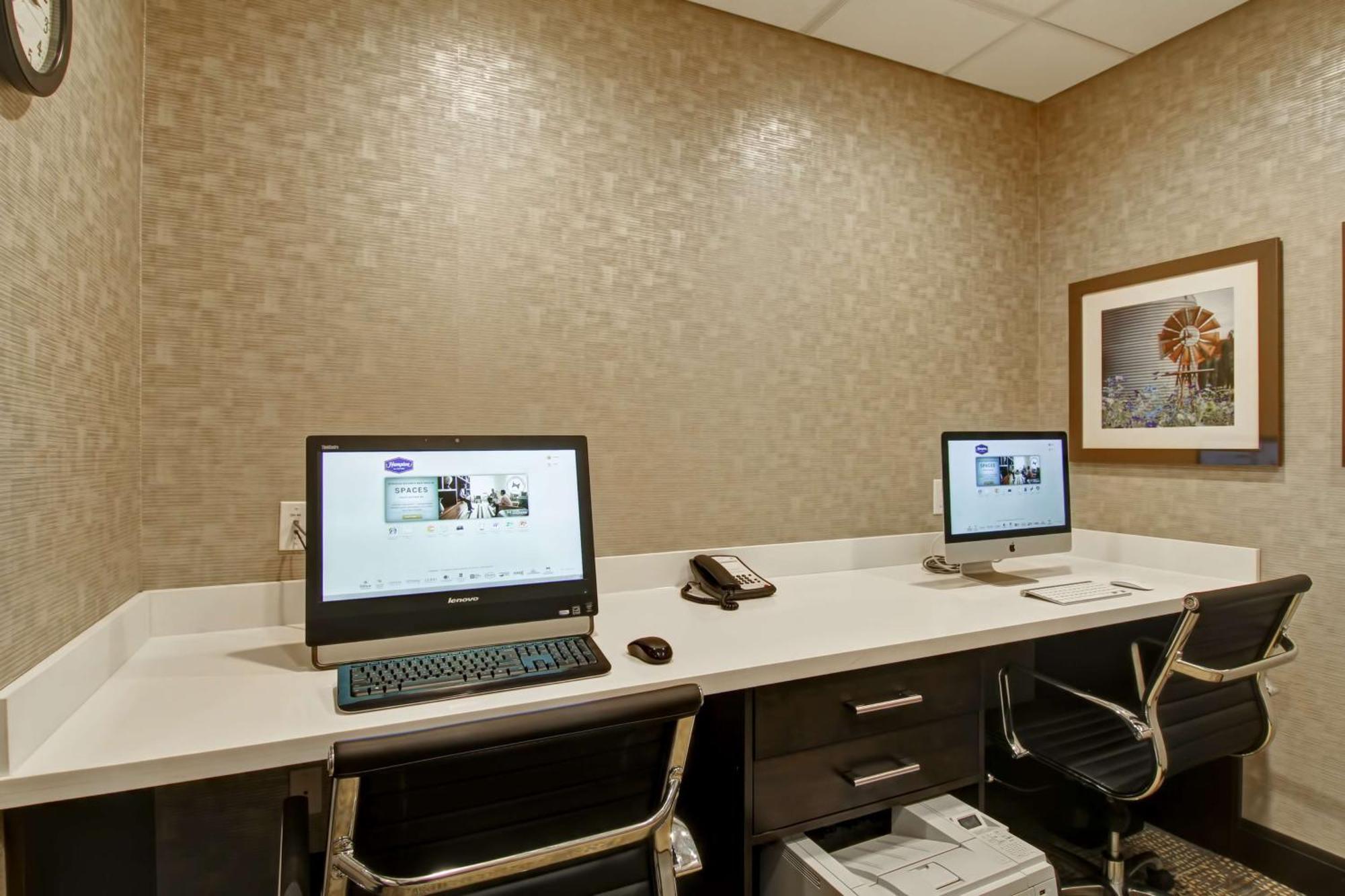 Hampton Inn & Suites By Hilton Saskatoon Airport Экстерьер фото
