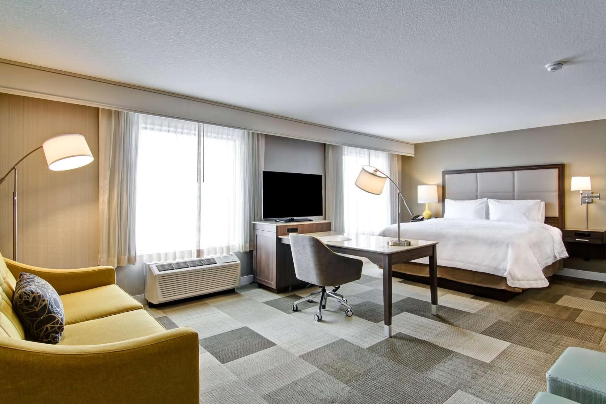 Hampton Inn & Suites By Hilton Saskatoon Airport Экстерьер фото