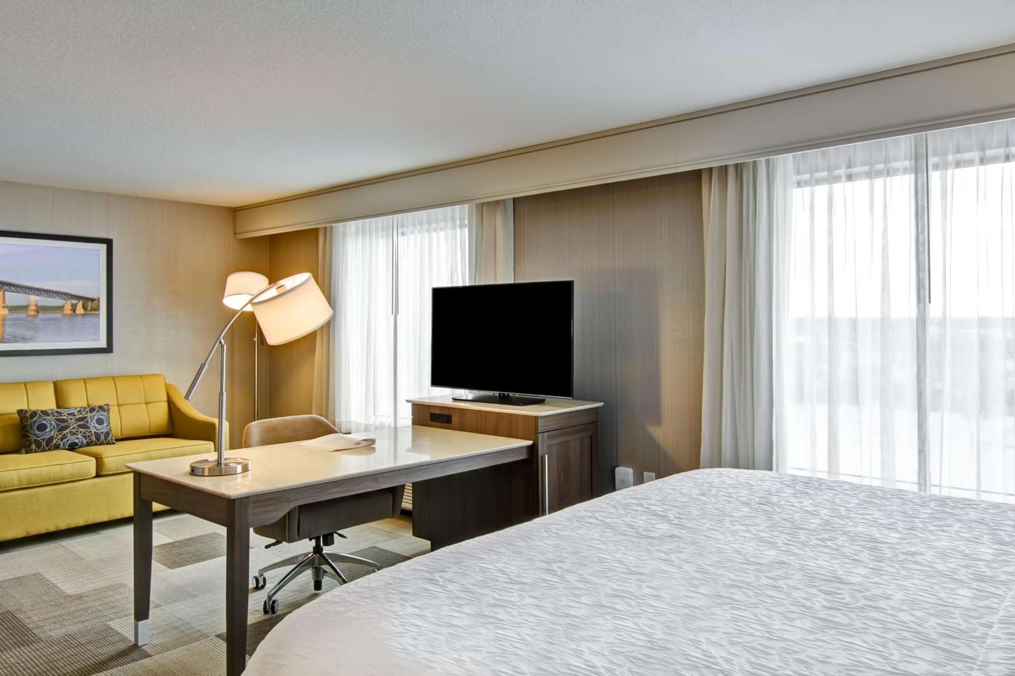 Hampton Inn & Suites By Hilton Saskatoon Airport Экстерьер фото