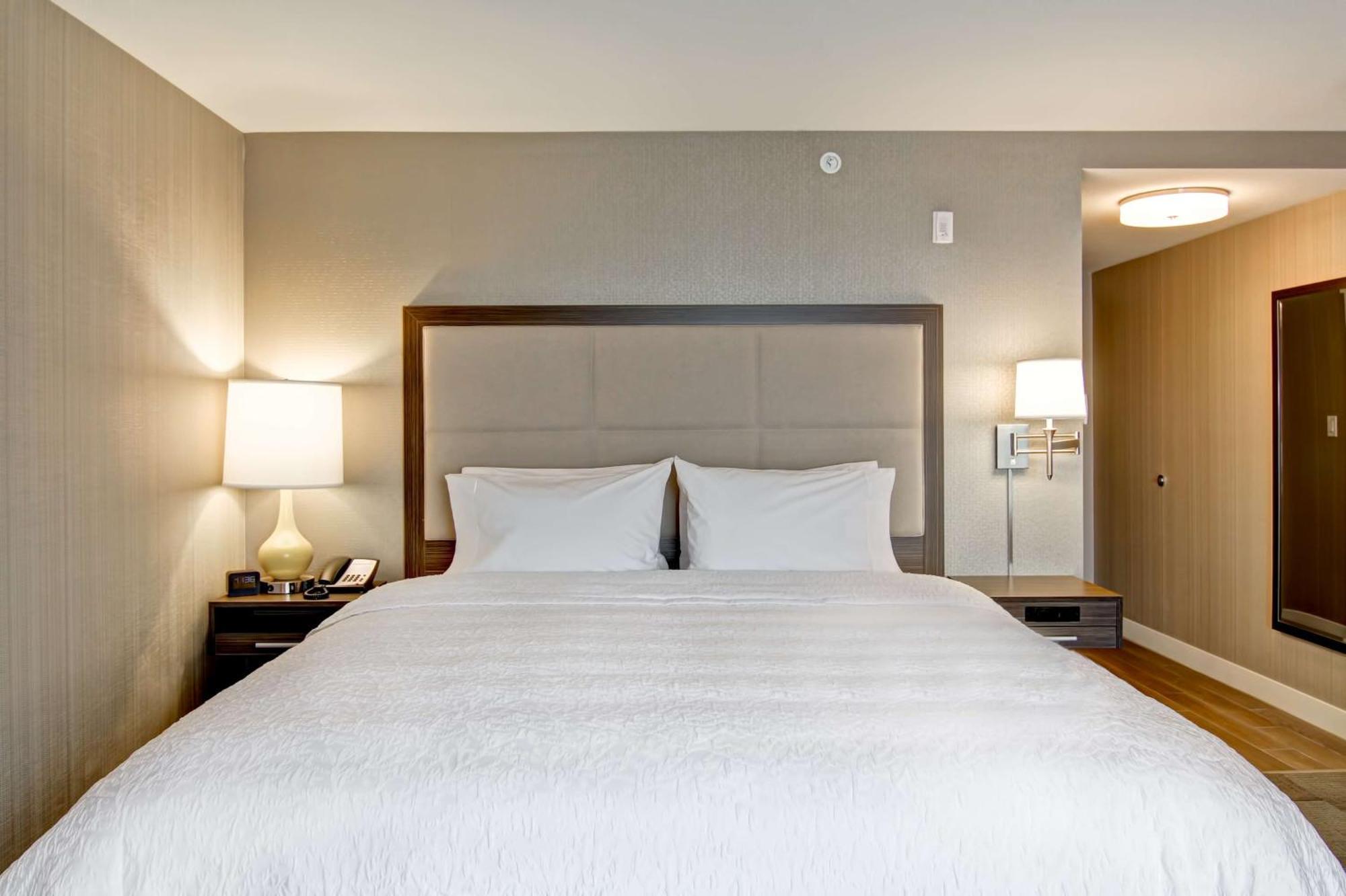 Hampton Inn & Suites By Hilton Saskatoon Airport Экстерьер фото