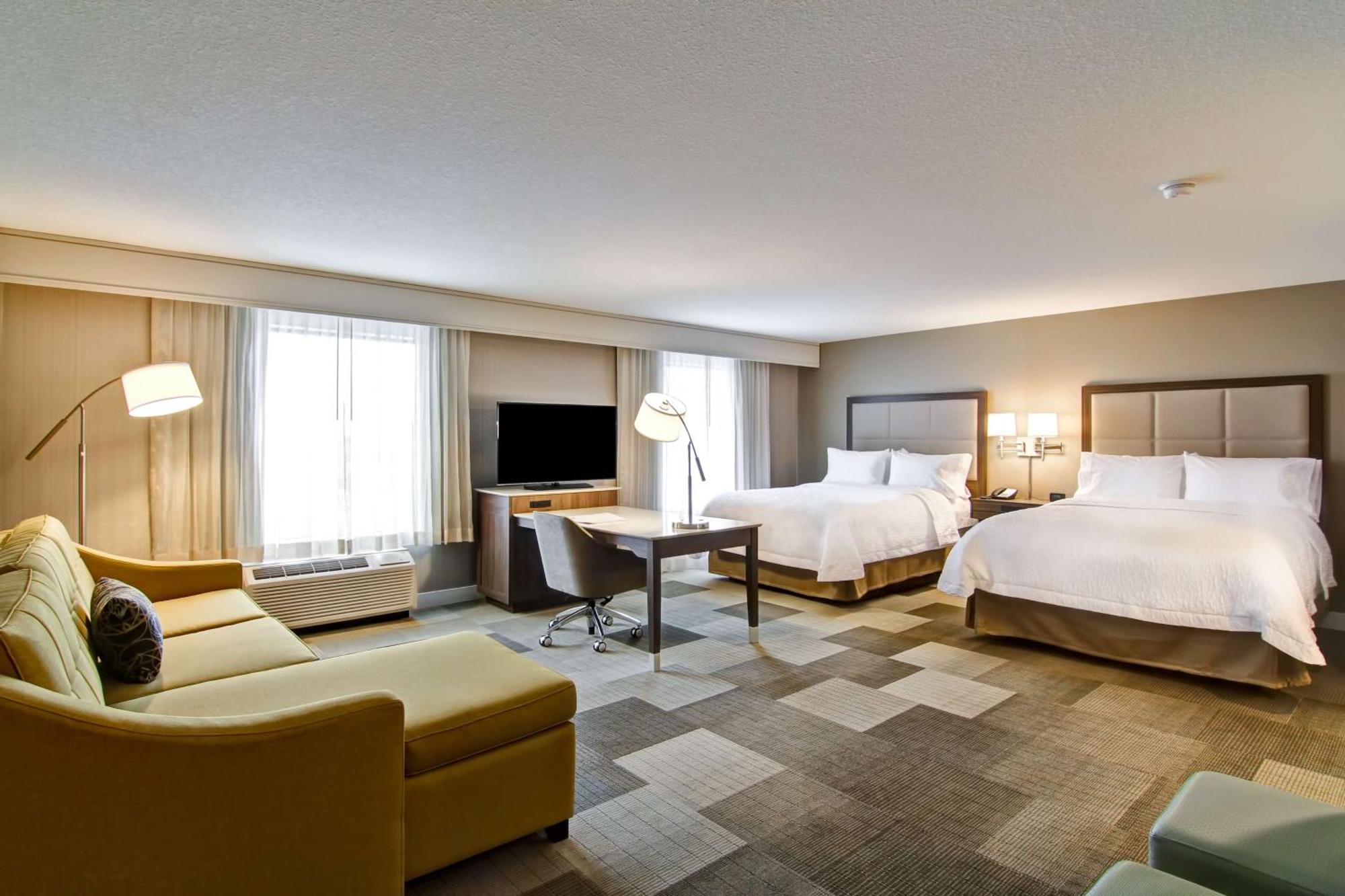 Hampton Inn & Suites By Hilton Saskatoon Airport Экстерьер фото