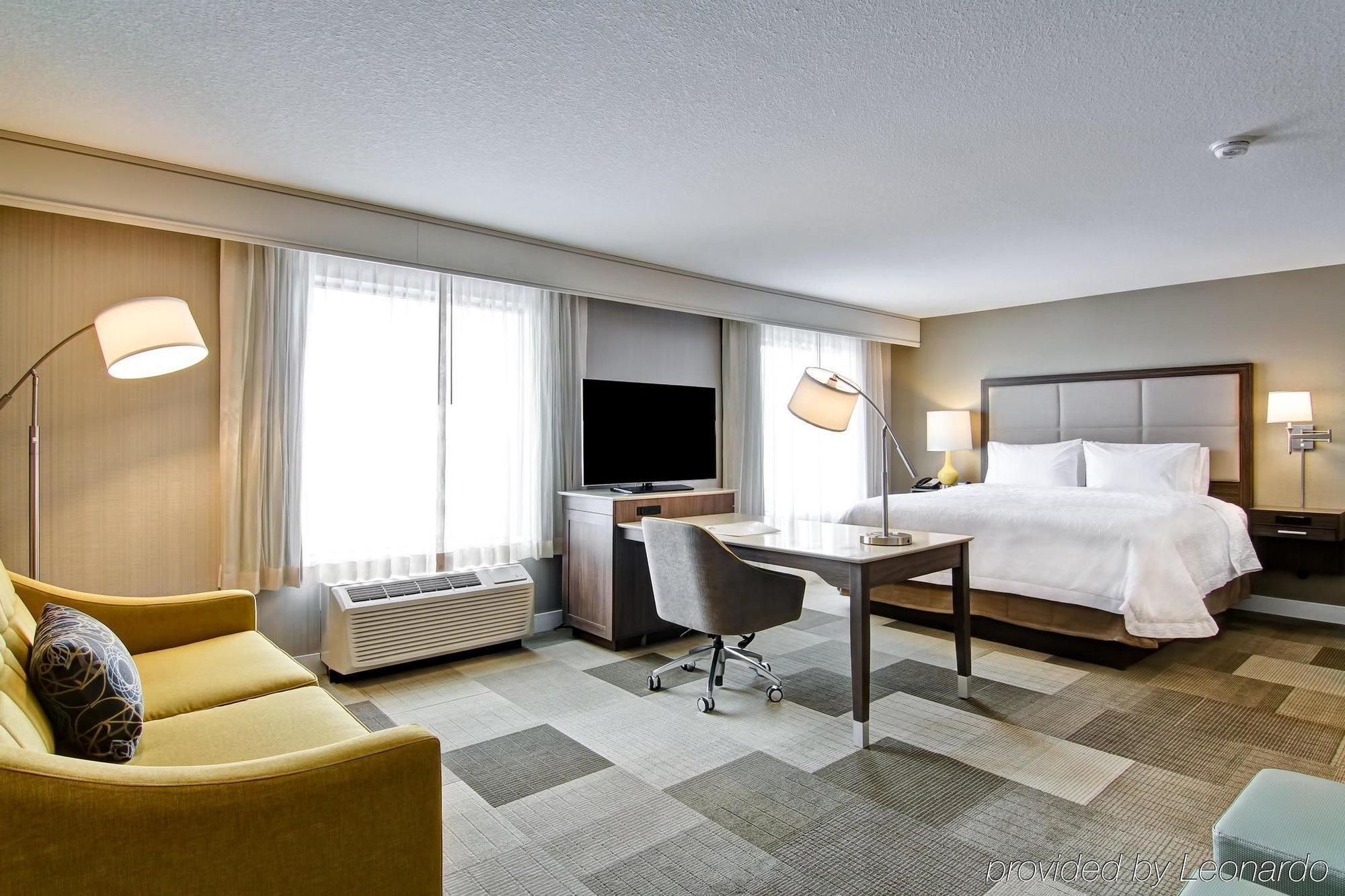 Hampton Inn & Suites By Hilton Saskatoon Airport Экстерьер фото